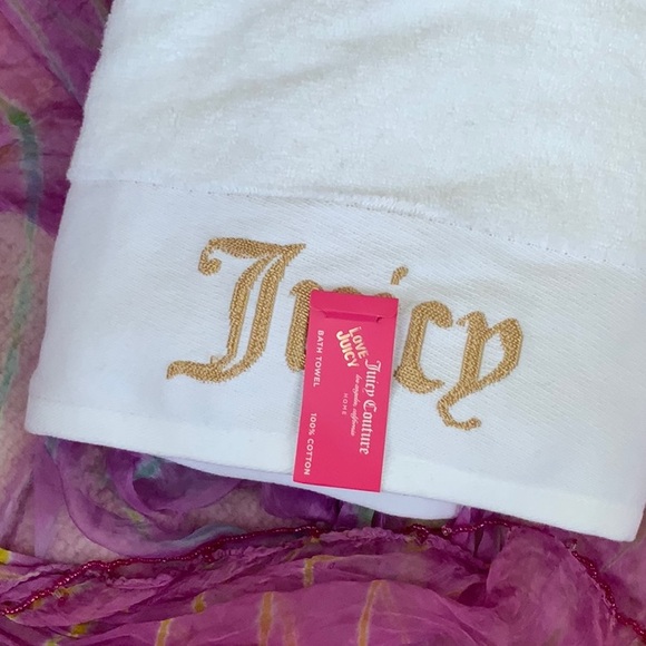 Juicy Couture Gold Embroidered Name Plush Oversised Bath Towel - Picture 2 of 4